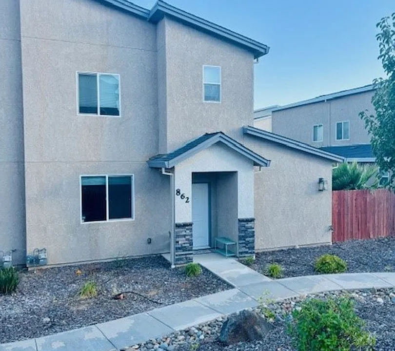 862 Congaree Ln