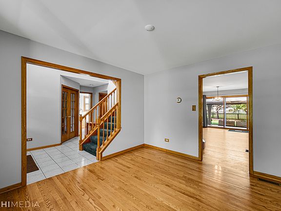 5th image of 16164 Burgundy Dr