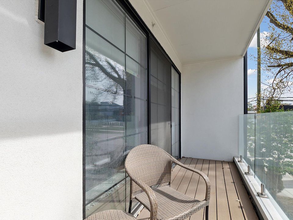 533 E Harrison 3, photo 6