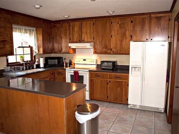 5th image of 4201 Cricklewood St
