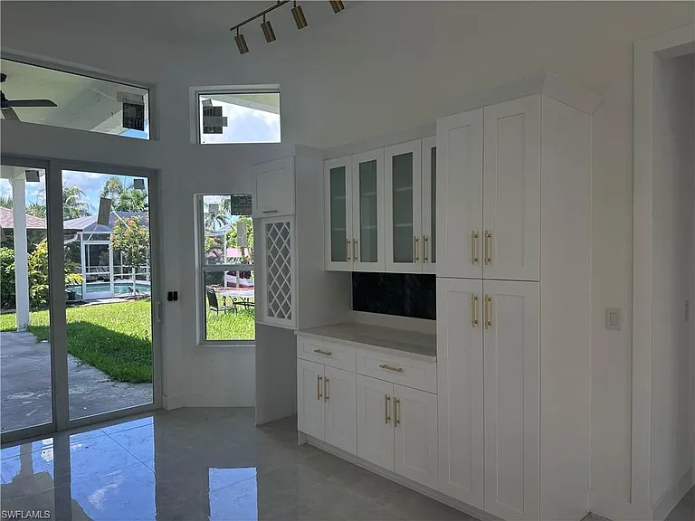 2220 SE 18th Ave — Photo 12