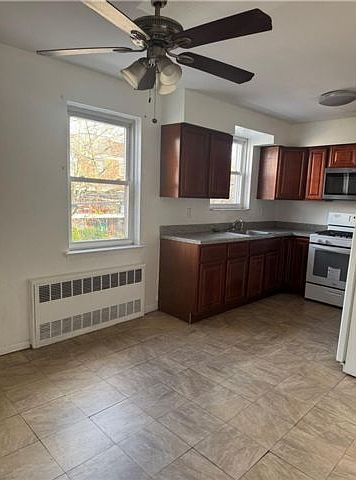 1st image of 660 E 58th St #2