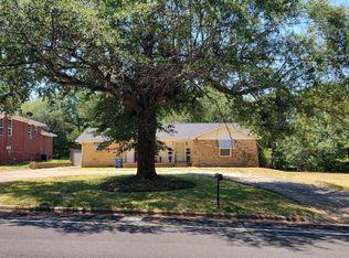 327 N Van Buren St, Henderson, TX 75652