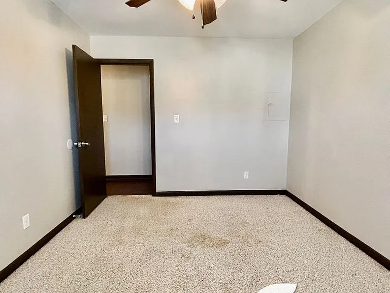 6727 Vaughn Rd — Photo 15