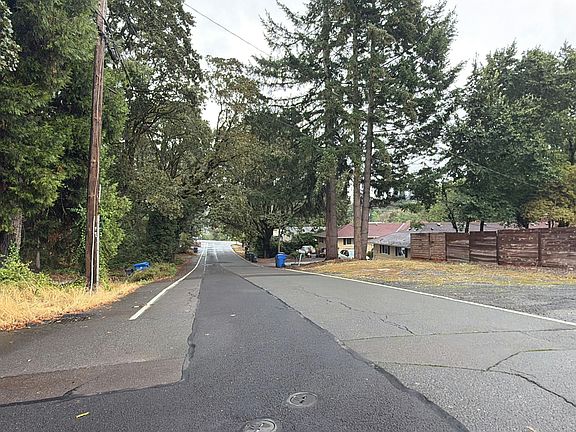 5th image of 541 Ewald Ave S
