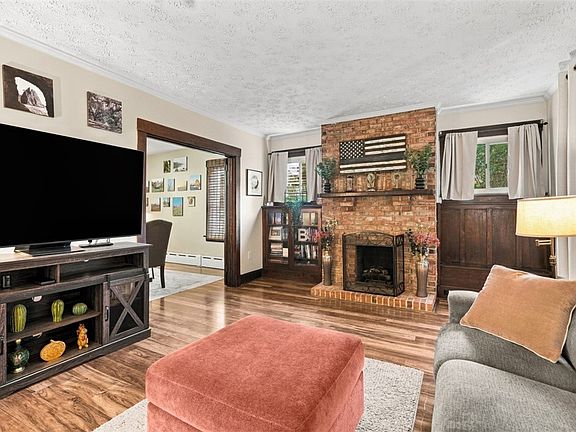 5th image of 136 Cornell Ave
