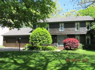 3678 Hummingbird Hill Dr, Poland, OH
