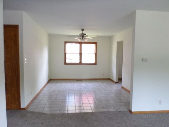 3rd image of 909 L Ave