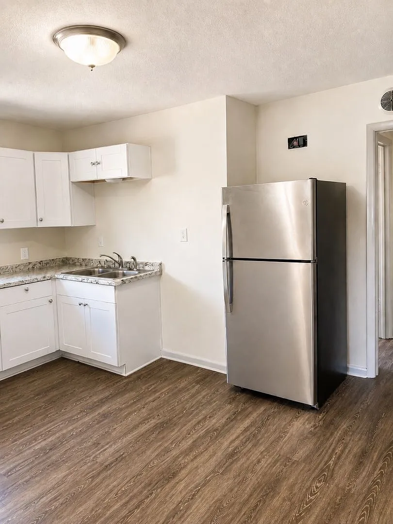 1 bed, 1.0 bath, $1,095 — Photo 2
