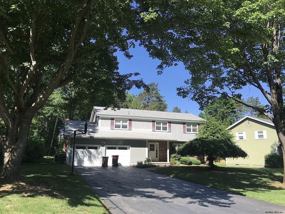 2nd image of 9 Pinecrest Dr