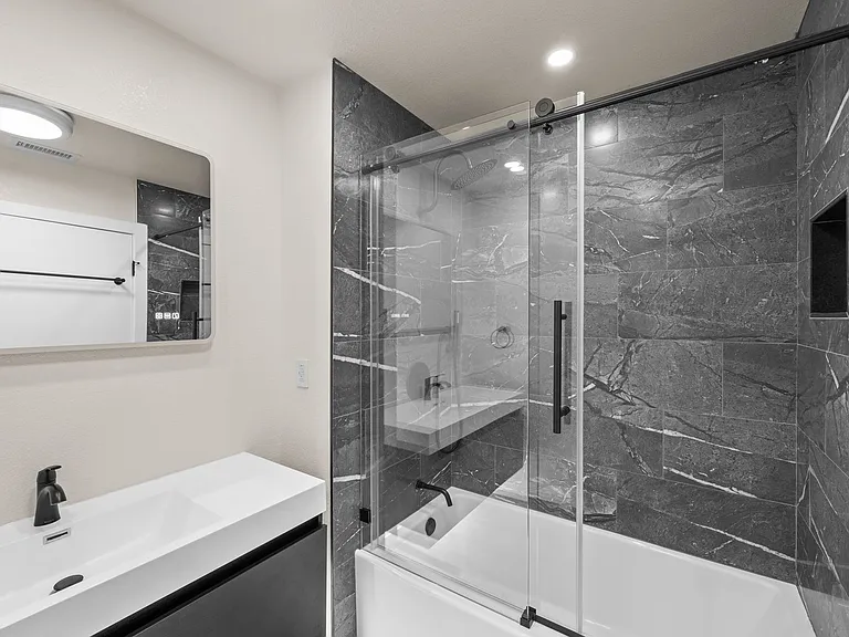 27931 Trocadero #76 — Photo 17