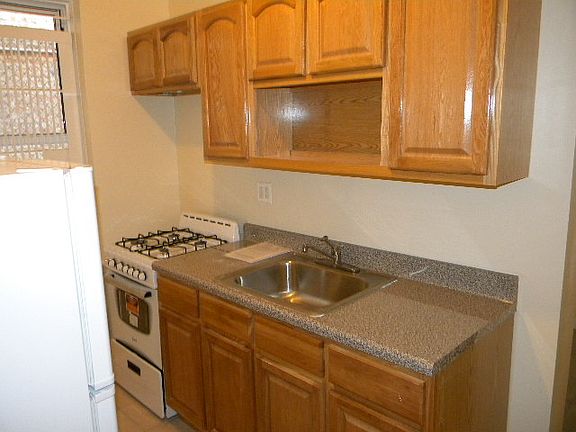 3rd image of 1131 Morris Ave APT 1B
