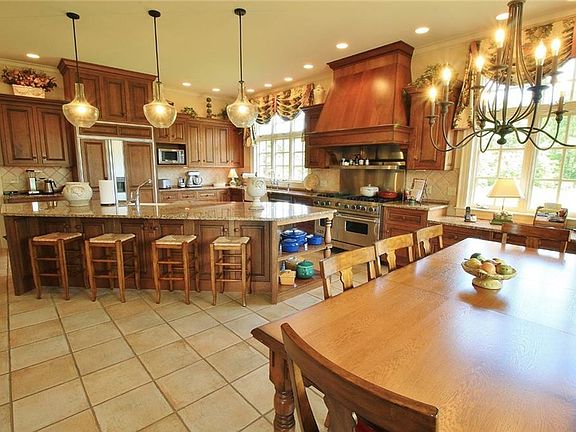5th image of 1540 Chevington Cir