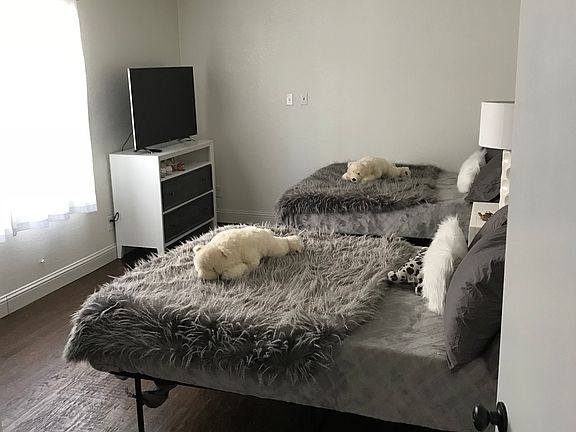 4th image of 135 Seaside Dr