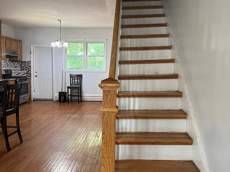 Mallory Ave — Photo 12