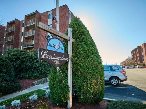 131 Franklin St APT 301, Stoneham, MA 02180