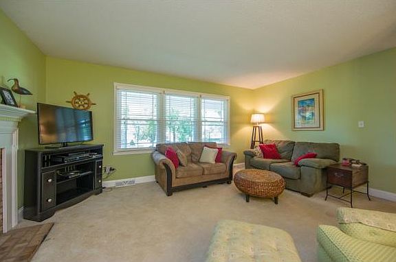 2nd image of 2312 Camelot Cir