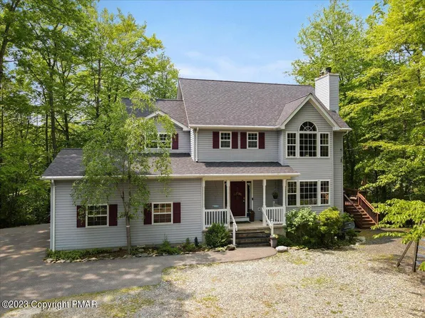 2109 Windgate Ct, Bushkill, PA 18324