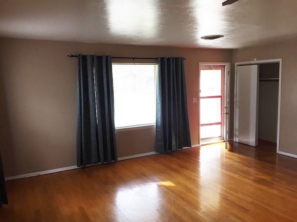 1st image of 3135 Cockrell Ave