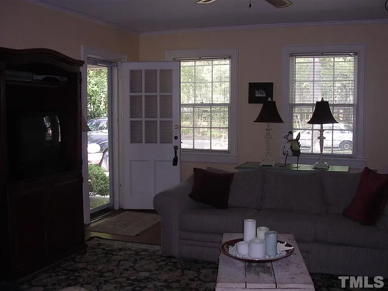 12 Henderson St #12 — Photo 2