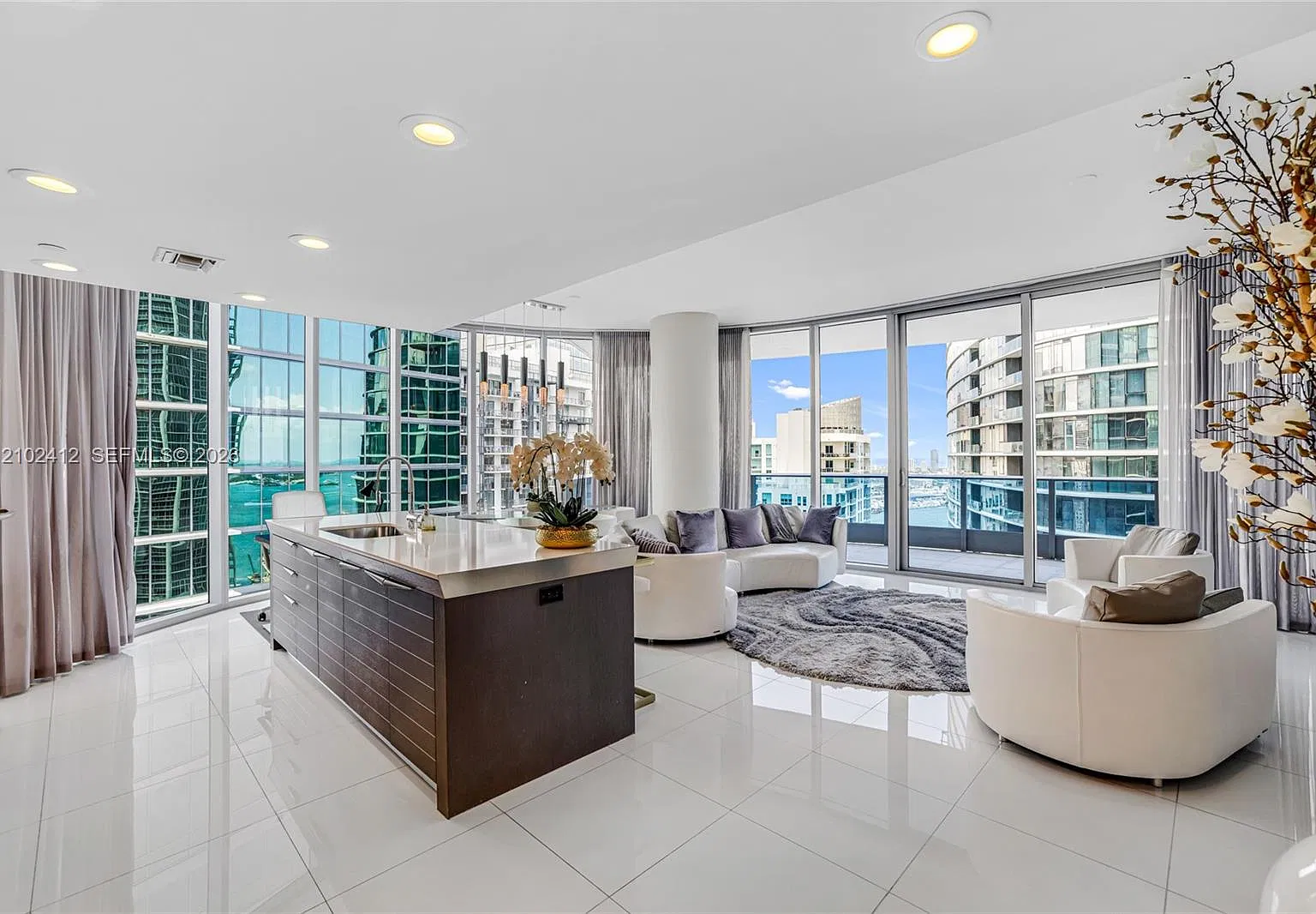 Epic West Condo — Photo 3
