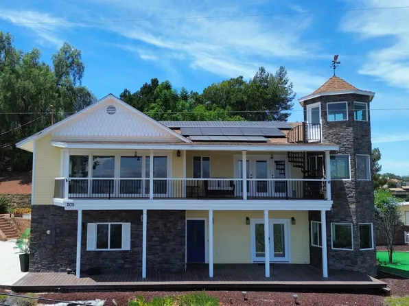 205 Highline Trl, El Cajon, CA 92021