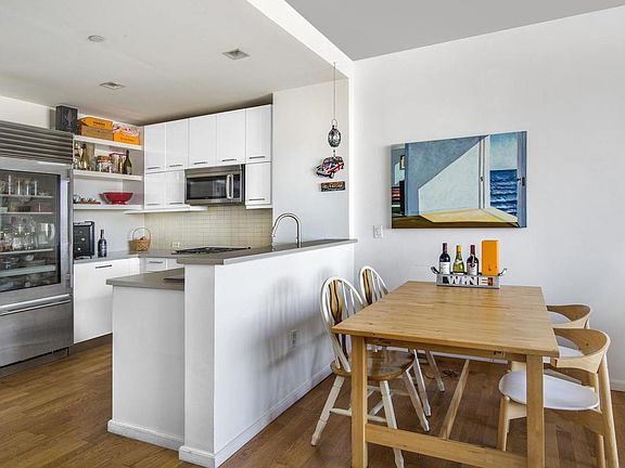 4th image of 635 W 42nd St APT 23C