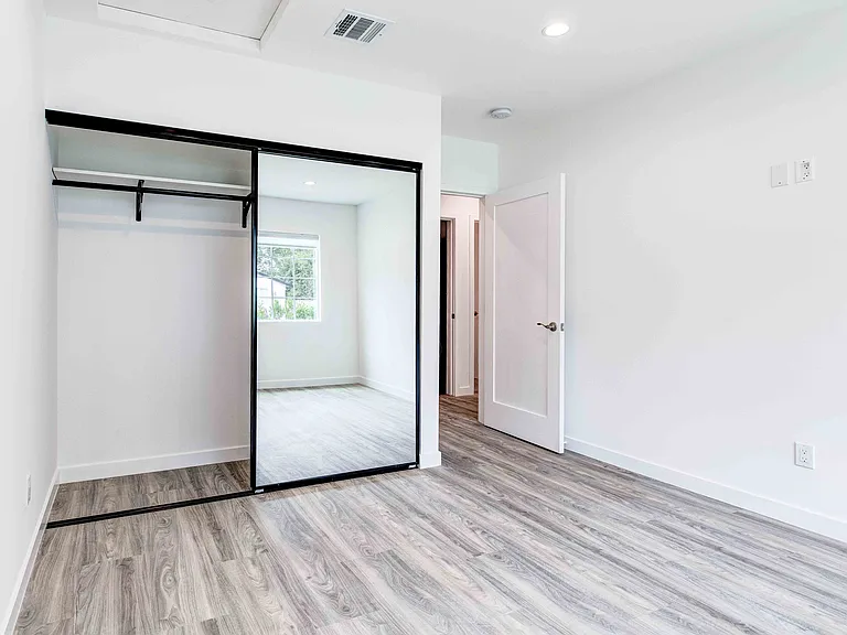 8805 Paso Robles Ave — Photo 18