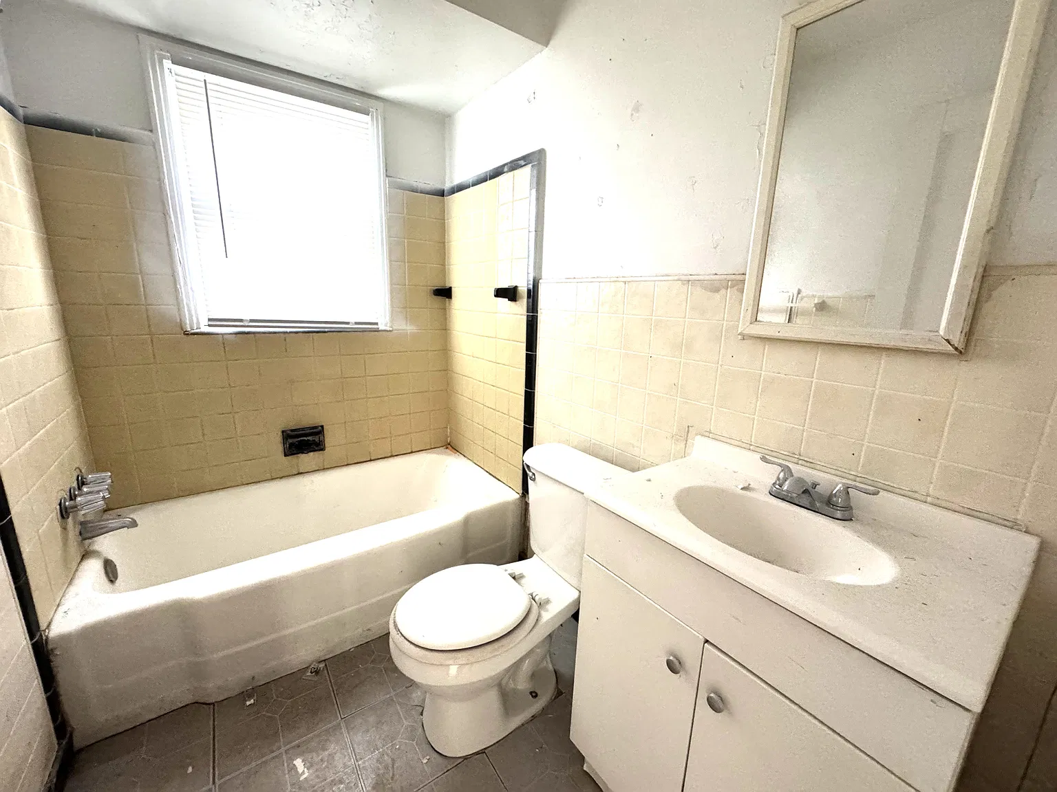 3 bed, 1000 sqft, $1,200 — Photo 4