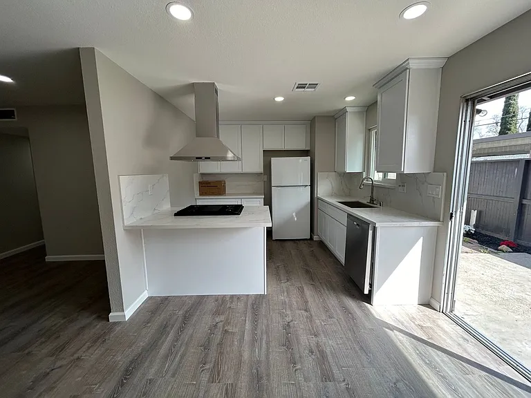 215 Floyd Ave #34 — Photo 2