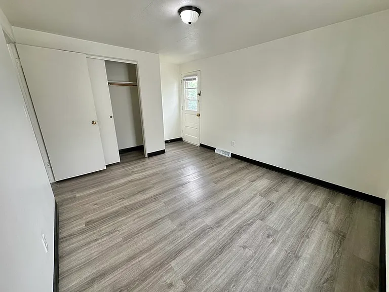 1095 Gillingham Rd #D — Photo 10