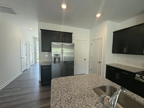 445 Venetian Dr — Photo 3