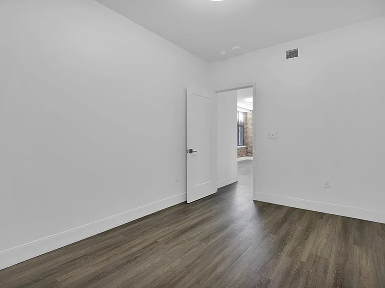 The Residences at Barnett — Photo 56