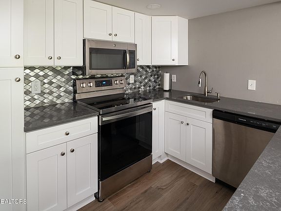 3rd image of 2749 Sullins St #B209