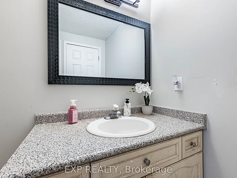 63 Wood Grove Cres — Photo 30