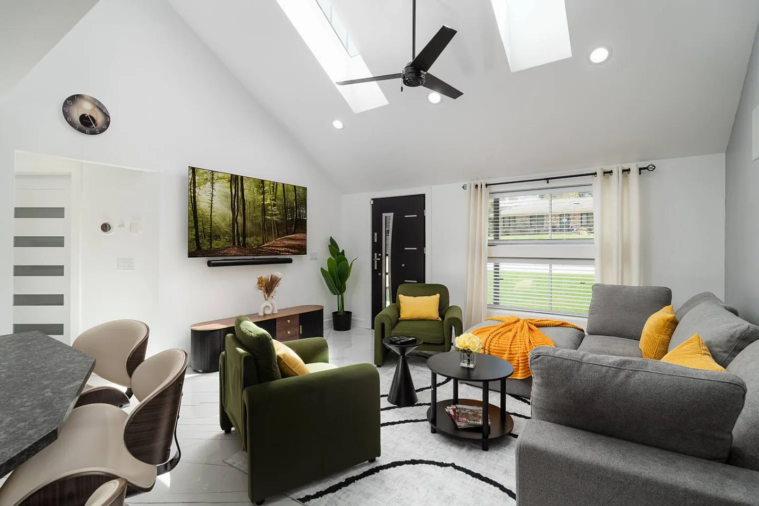 3 bed, 3.0 bath, 1722 sqft, $3,782 — Photo 3