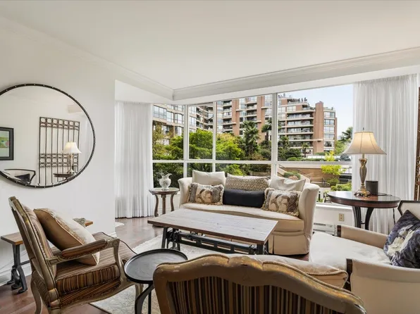 1490 Pennyfarthing Dr #108, Vancouver, BC V6J 4Z3
