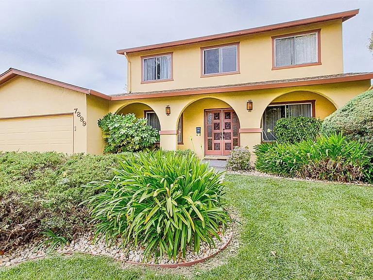 7899 Beverly Dr — Photo 1