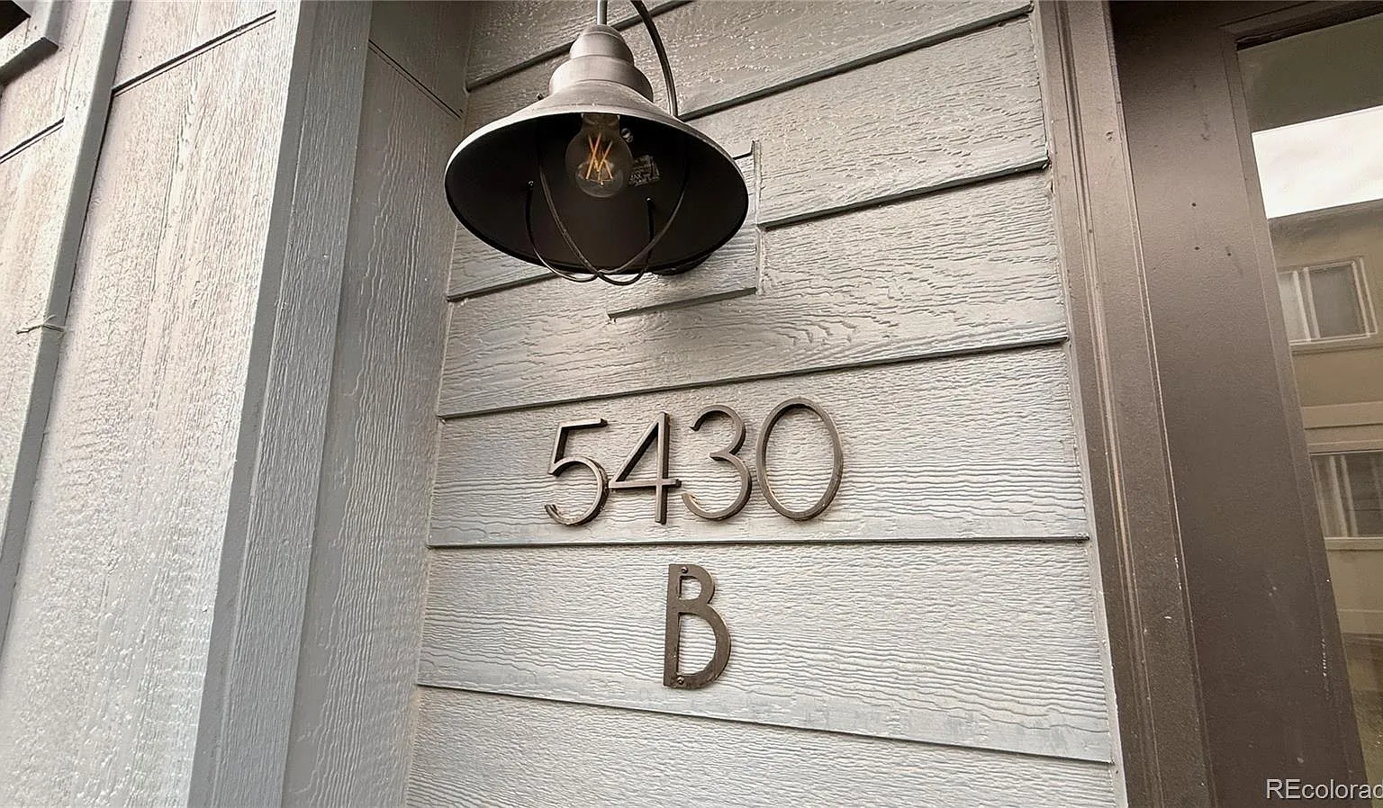 4 bed, 5.0 bath, 1800 sqft, $3,695 — Photo 2