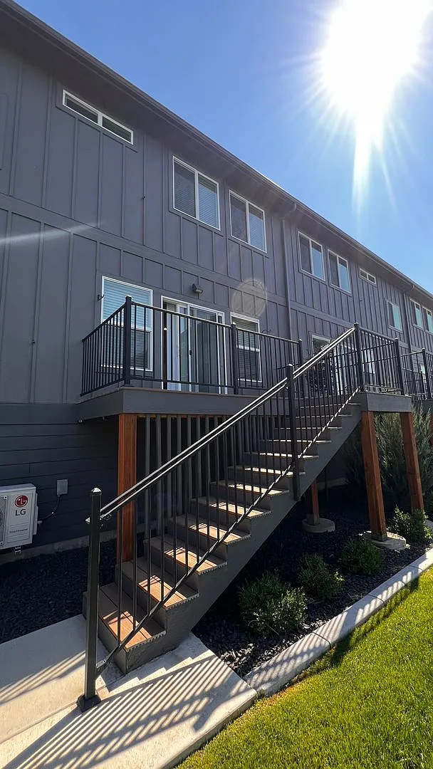 21 E. H Street, Bldg C — Photo 3