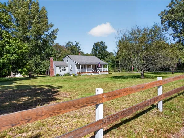 251 Buxton St, North Smithfield, RI 02896