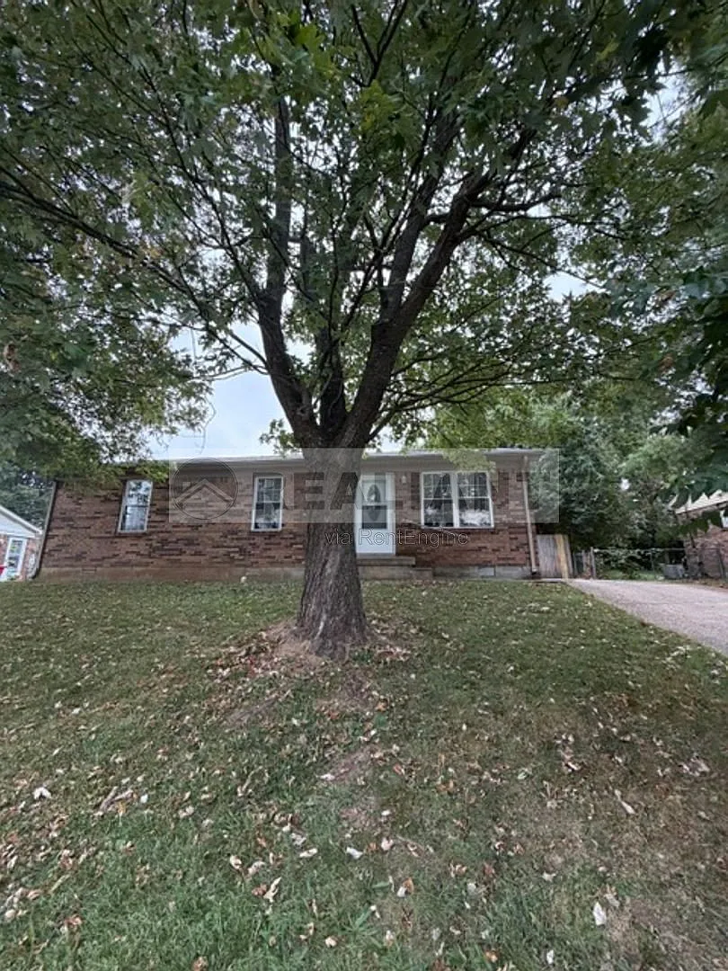 3 bed, 1.0 bath, 1050 sqft, $1,400 — Photo 1