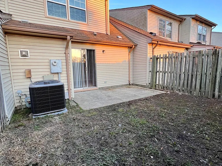 125 Parkway Dr — Photo 16