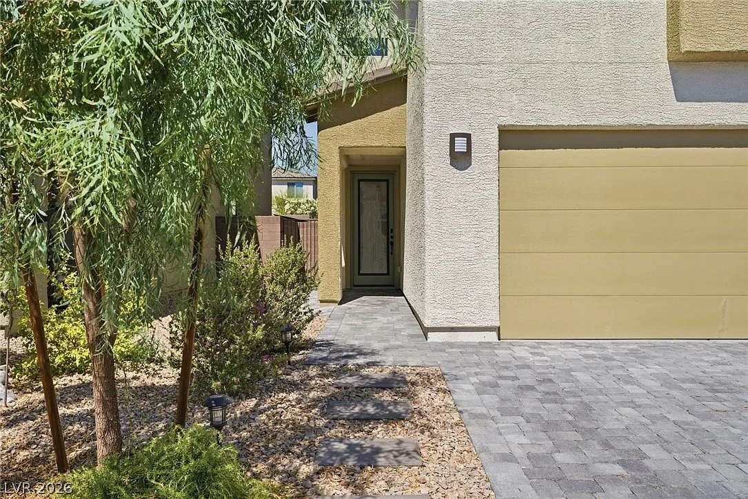 5 bed, 3.0 bath, 2203 sqft, $2,600 — Photo 3