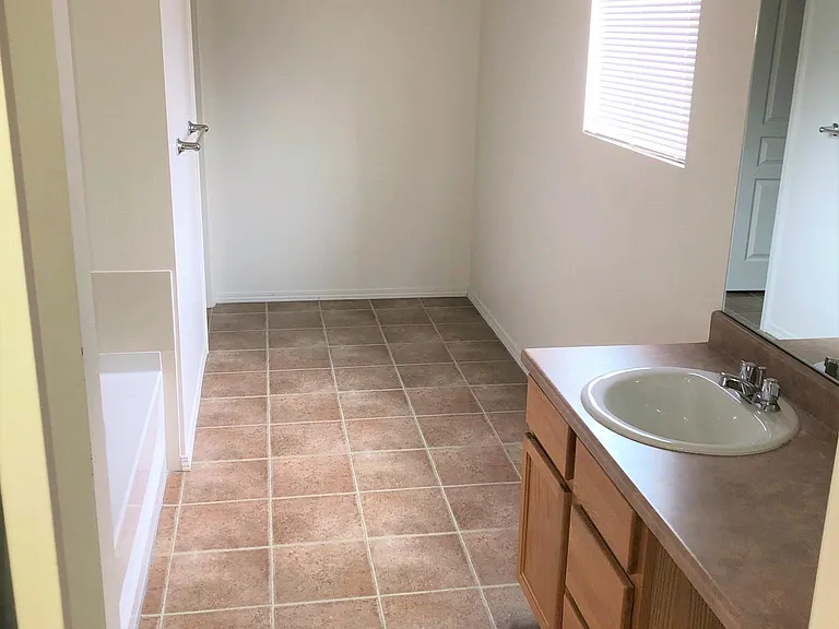 2896 W Willow Way — Photo 12