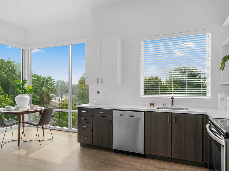 927 U St #301 — Photo 3
