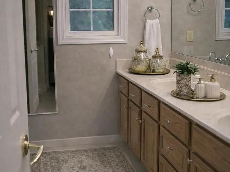 Upstairs hall full bathroom