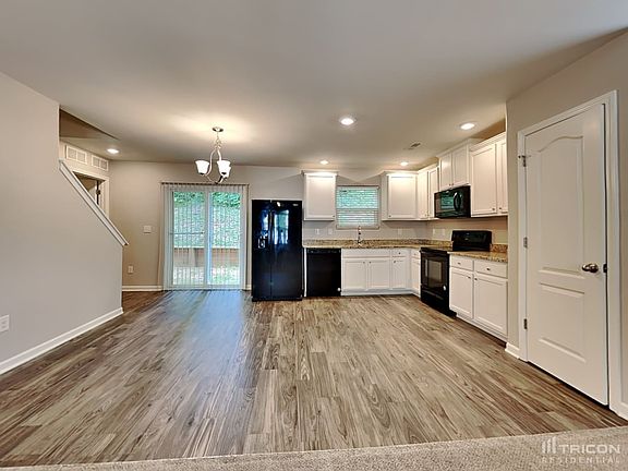 4th image of 928 Joselynn Dr