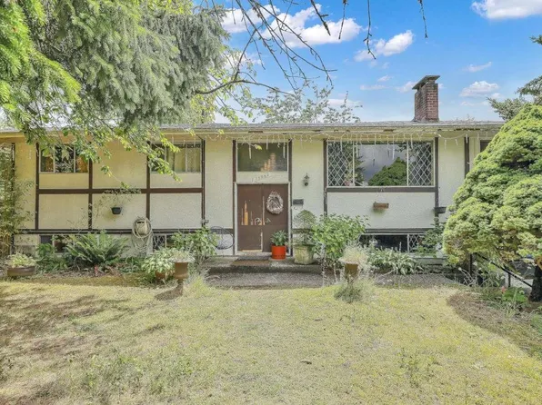 15064 Peacock Pl, Surrey, BC V3R 4W4