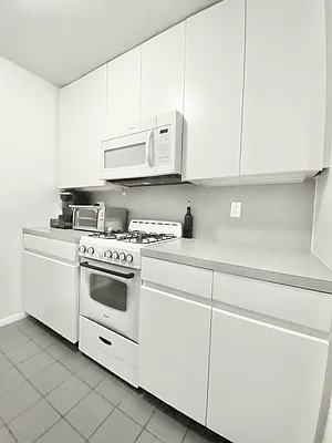 Rented by Bond New York | media 30